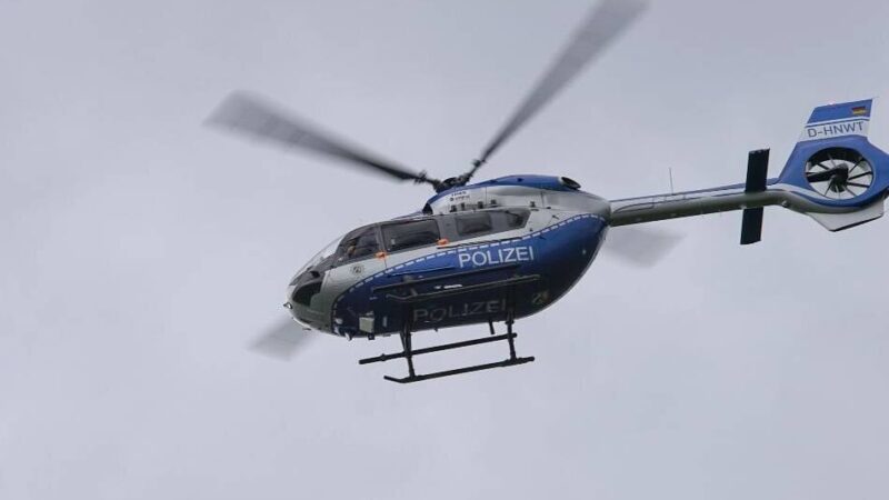 Fahndung in Mönchengladbach-Odenkirchen: Polizei sucht Einbrecher per Hubschrauber