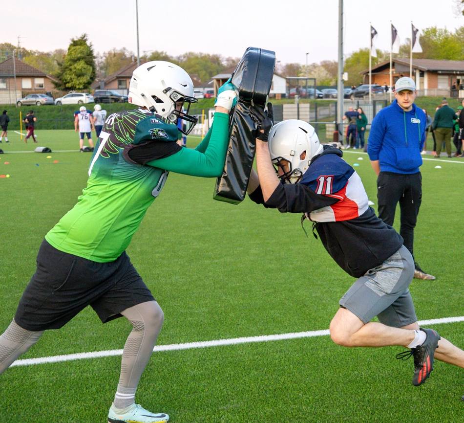 Ein Training bei den Hückelhoven Firehawks: Wie der große American Football im ganz Kleinen funktioniert