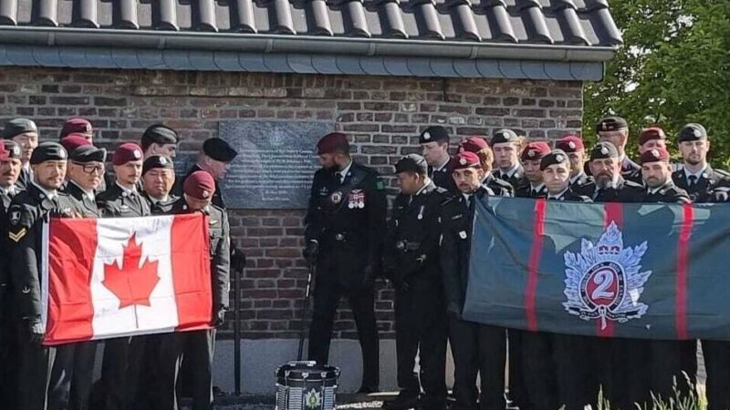 Erinnerung an einen Helden: Kanadier ehren Victoria-Kreuz-Träger Aubrey Cosens in Keppeln