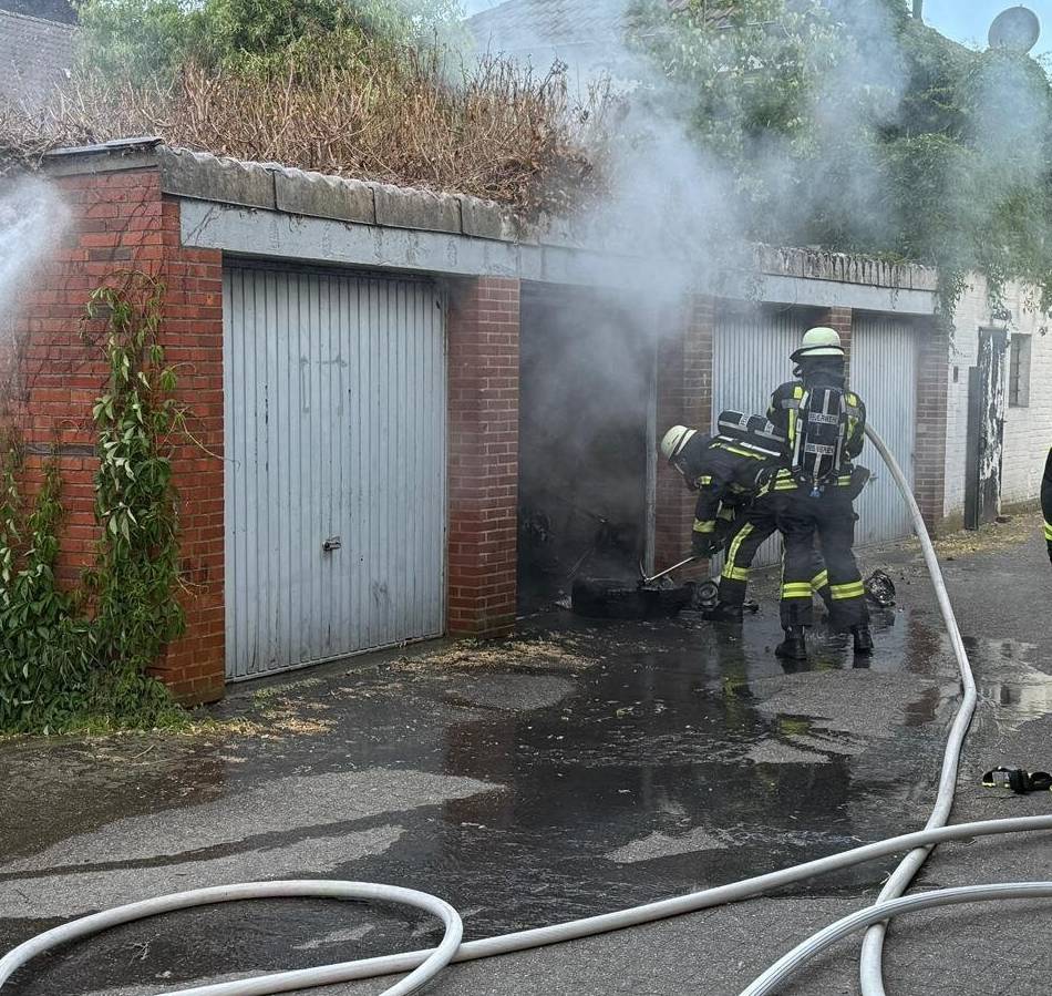 Feuerwehreinsatz: Garagenbrand in Schwalmtal-Amern