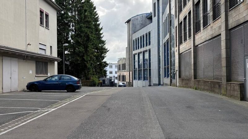 Körperliche Auseinandersetzung zwischen Jugendlichen in Remscheid: Streit zwischen zwei Kindern in der City endet mit Stichverletzungen