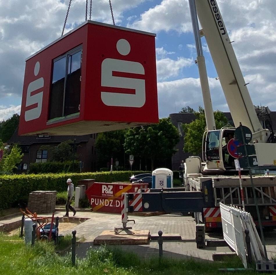 Auf dem Edeka-Parkplatz: Sparkasse eröffnet SB-Pavillon in Neersen