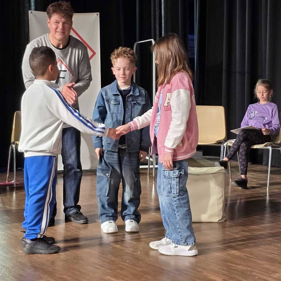 Die Fairness-Fighter der Astrid-Lindgren-Grundschule: Gemeinschaftsprojekt gegen Mobbing startet in Erkelenz