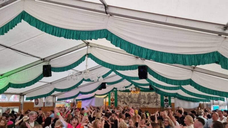 Schützenbrauchtum in Düsseldorf: Schützen in Hassels feiern wieder ihre beliebte 80er-Jahre-Party