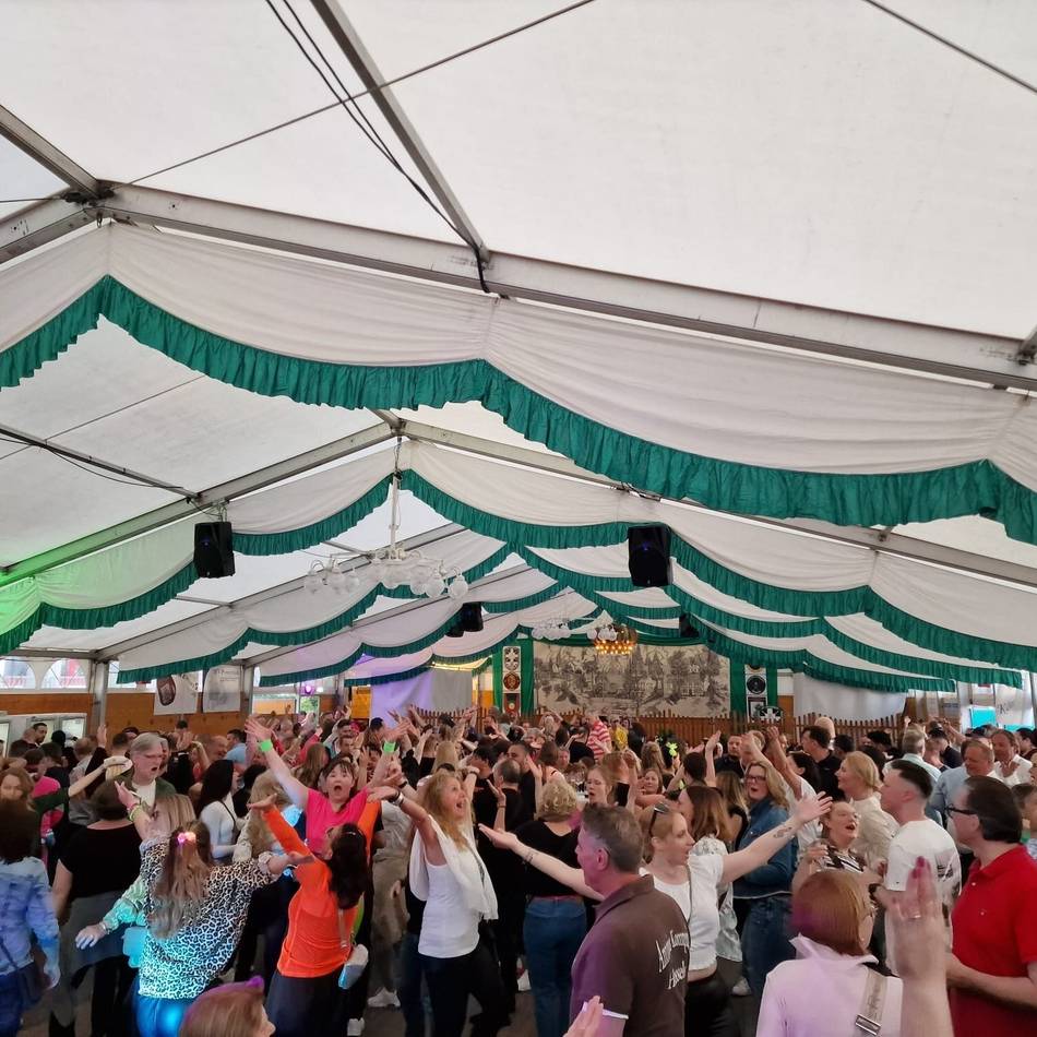Schützenbrauchtum in Düsseldorf: Schützen in Hassels feiern wieder ihre beliebte 80er-Jahre-Party