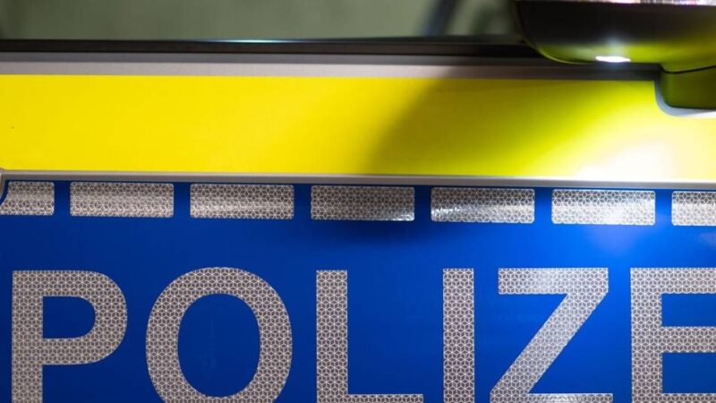Einbruch in Tankstelle in Wermelskirchen: Täter erbeuten Zigarettenpackungen und Bargeld
