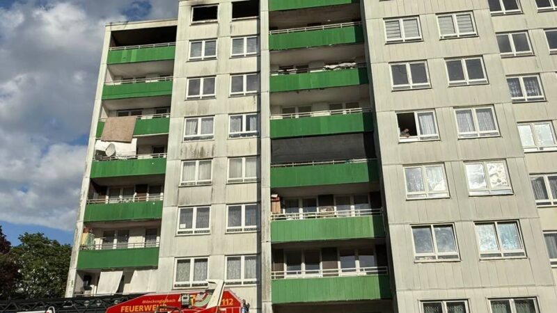 Feuerwehreinsätze in Mönchengladbach: Brände zerstören Wohnungen in Odenkirchen und Bettrath-Hoven