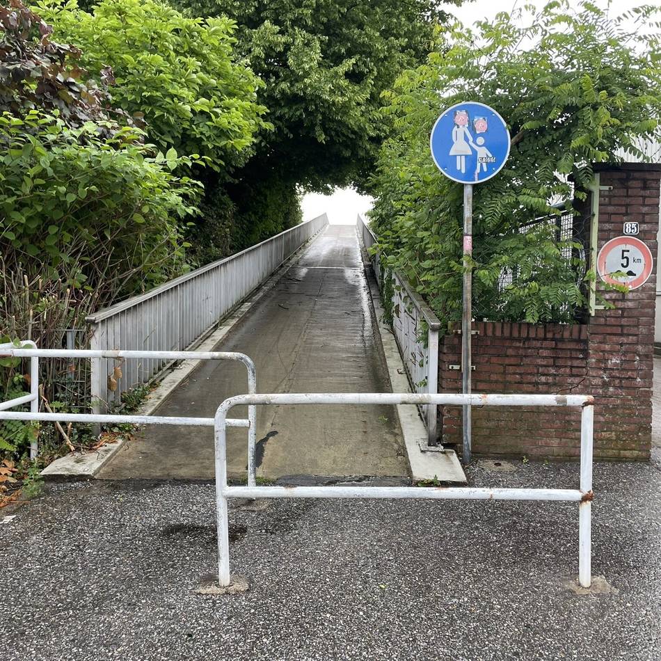 Sperrung in Emmerich: Brücke nicht mehr sicher – Verbindung über Bahngleise gesperrt