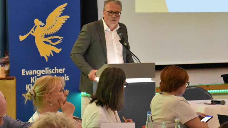 Spontane Trauungen und Taufen im Freien: Pop-Up-Hochzeiten in Voerde Vorbild für den Kirchenkreis Kleve
