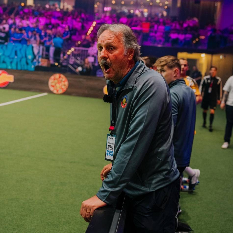 Trainerlegende gibt Comeback in Düsseldorf: Peter Neururer begeistert von Icon League – „Das ist eine geile Nummer“