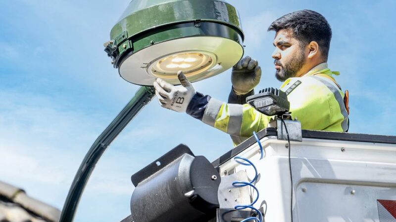 Straßenbeleuchtung in Düsseldorf : Moderne Technik in alter Hülle erhellt die Straßenzüge in Heerdt
