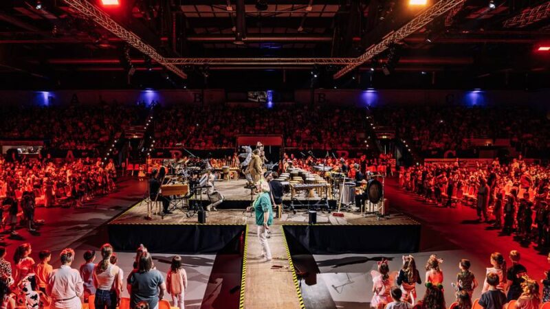 Konzert in Grefrath: Tausend Kinder singen im Eisstadion
