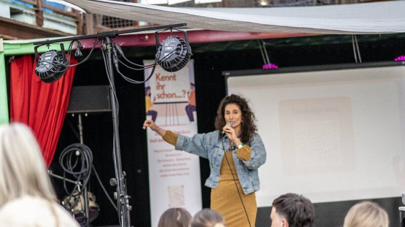 Neues Dating-Format in Düsseldorf: Wenn Düsseldorfer ihre Single-Freunde pitchen – So war „Kennt ihr schon…? am Stadtstrand