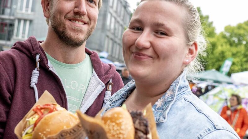 „Kaarst köstlich“ trotz Regen ein Erfolg: „Ich hätte mir natürlich andere Bedingungen gewünscht“