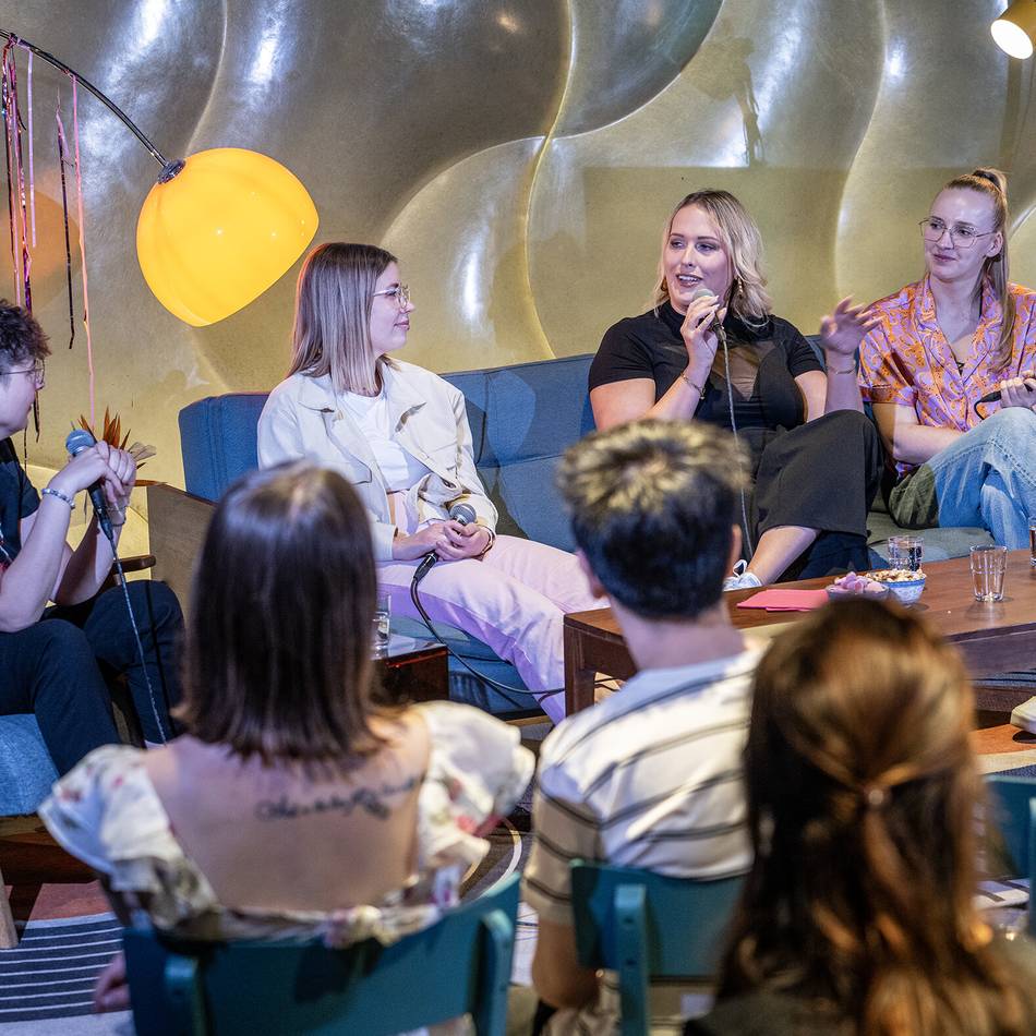 Neues Format im Düsseldorfer Schauspielhaus: Social-Media-Stars diskutieren – Wie queer sind die Medien?