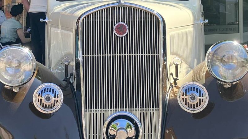 Oldtimer-Treffen in Dinslaken: Deutscher Adler trifft Gallischen Hahn