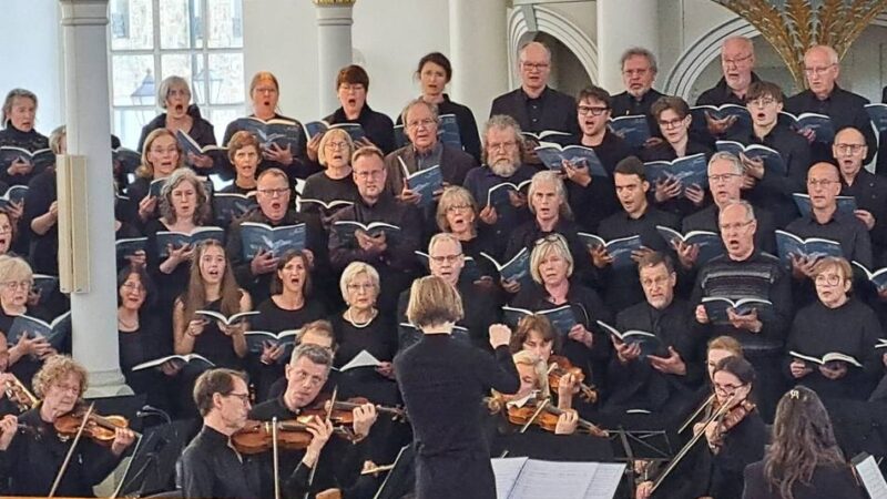 Beeindruckendes Gemeinschaftskonzert in Hückeswagen: Emotionales Konzert gegen das Vergessen in der Pauluskirche
