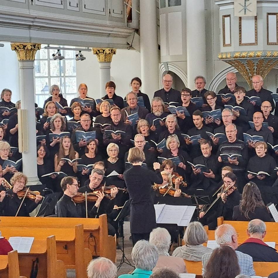 Beeindruckendes Gemeinschaftskonzert in Hückeswagen: Emotionales Konzert gegen das Vergessen in der Pauluskirche