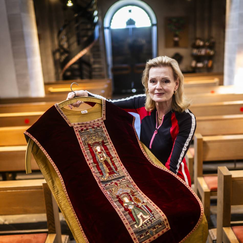 Kirche in Düsseldorf-Himmelgeist: Kostbare Gewänder sind das Geheimnis von St. Nikolaus