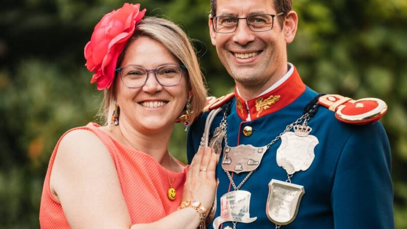 Sommerbrauchtum in Grevenbroich: Schützen in Neukirchen feiern mit Stephan und Nadine Greiner