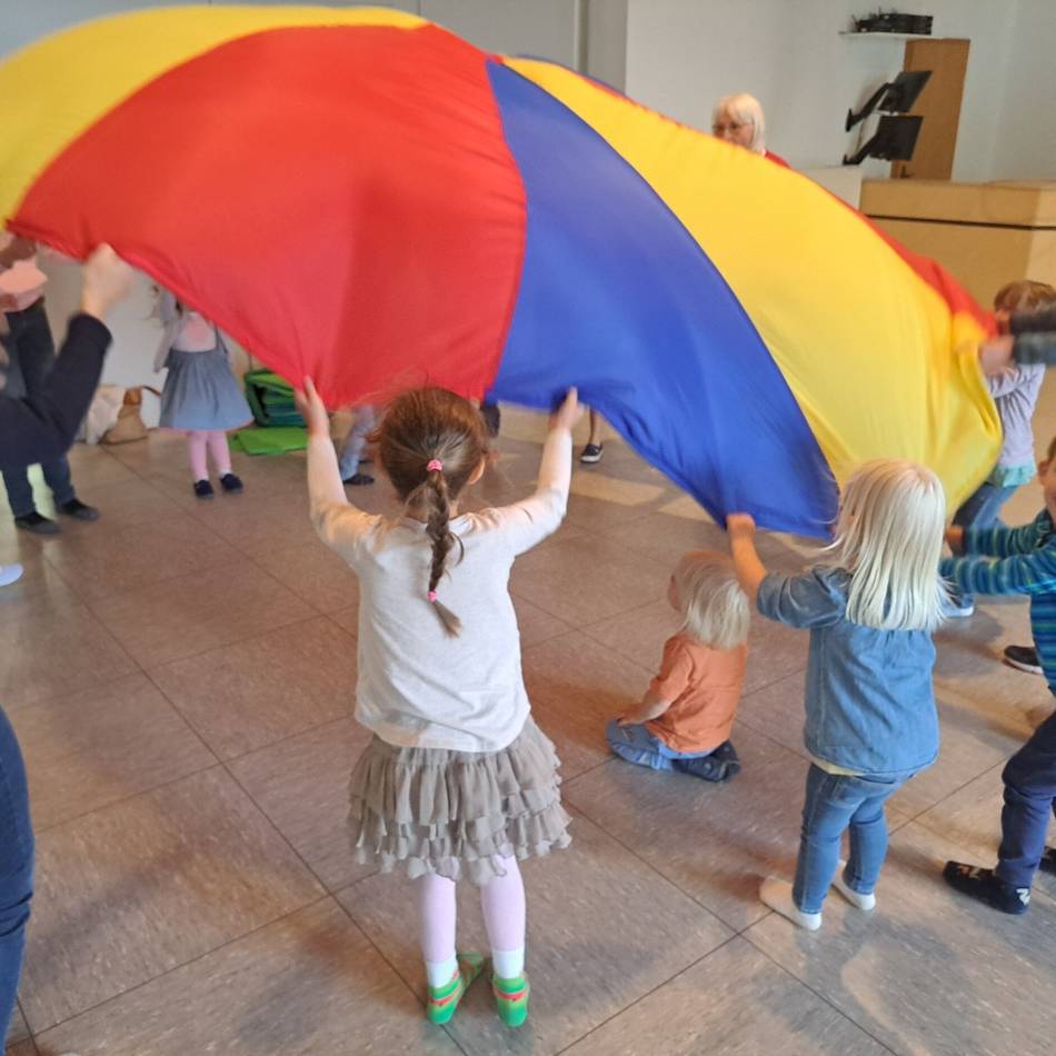 Kreuzkirche etabliert monatliches Spielangebot in Hückeswagen: Gemeindesaal wird zum Spielparadies für die Kinder