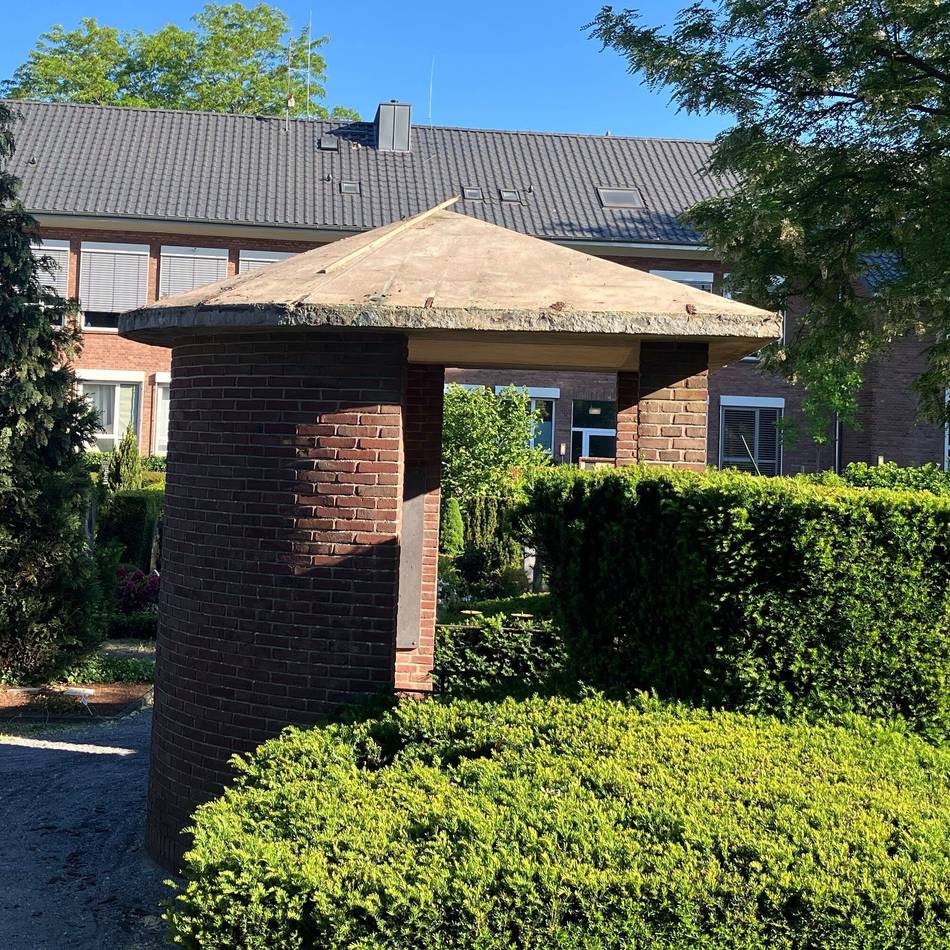 Polizei sucht Zeugen: Kupferdiebe stehlen komplettes Dach von Friedhofskapelle in Kevelaer