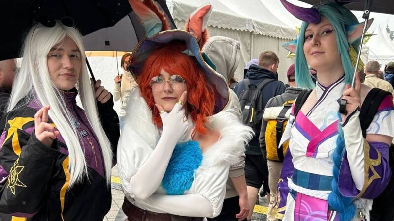 Kultur trifft auf Cosplay: Japan-Tag in Düsseldorf – „Gemessen am Wetter ist die Stimmung super“