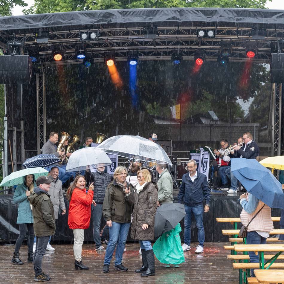 Brunnenfest in Büttgen wegen Regens abgebrochen: „Es ist bitter, weil so viel Vorbereitung drinsteckt“