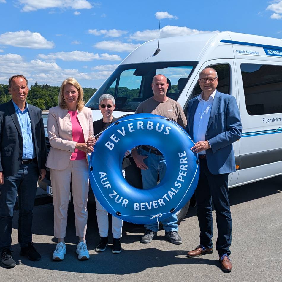 Start in die Sommersaison in Hückeswagen: Neuer Beverbus fährt zur Bever-Talsperre