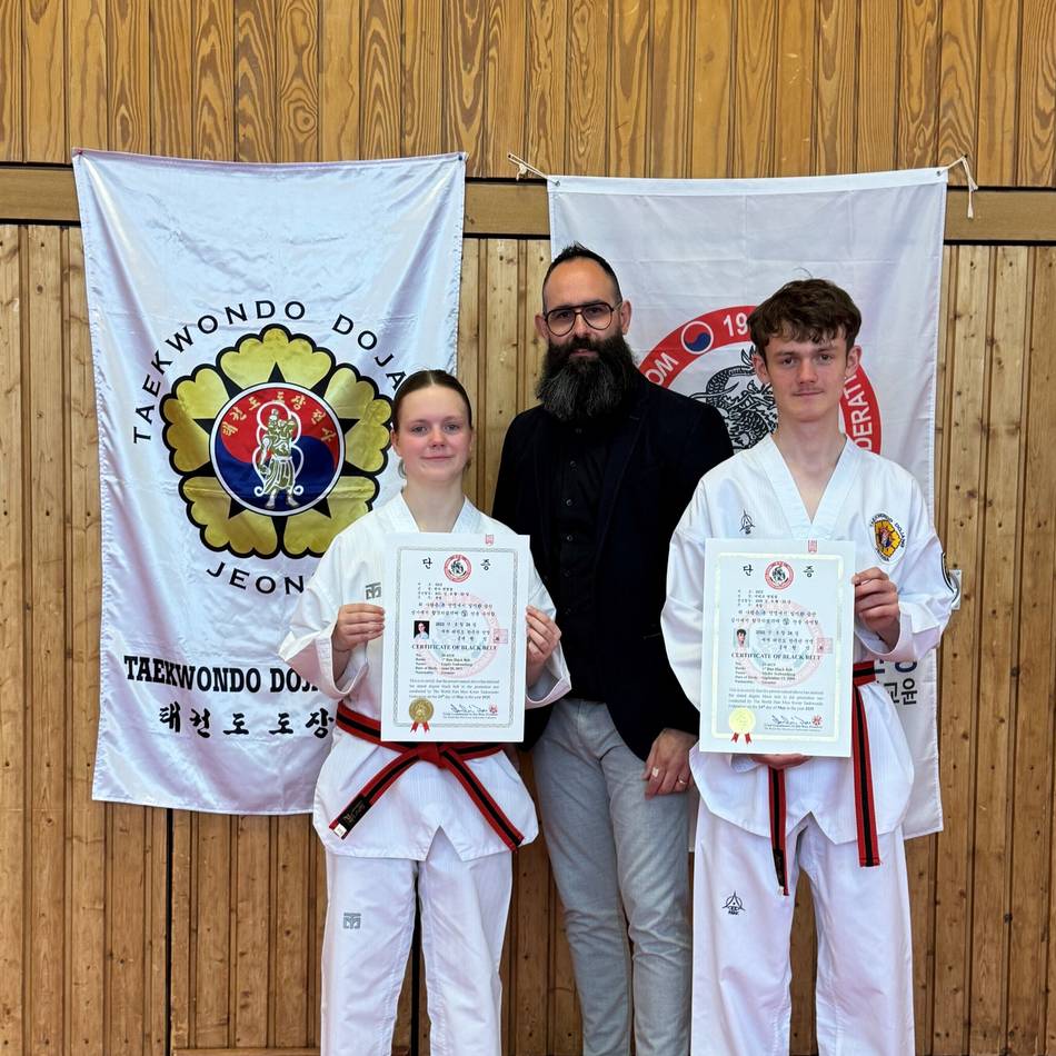 Sport in Radevormwald: Zwei neue Dan-Träger bei Tuspo Dahlhausen