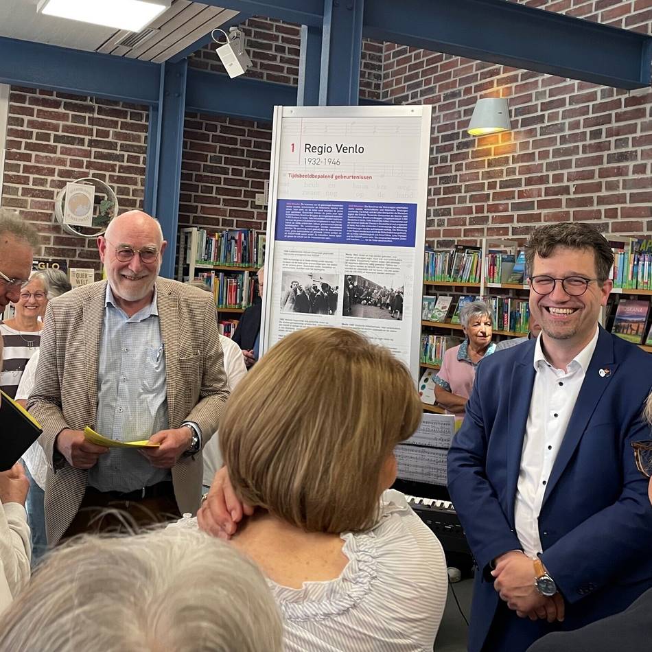 Ausstellung in der Stadtbücherei: Deutsch-niederländische Zusammenarbeit zweier Chöre