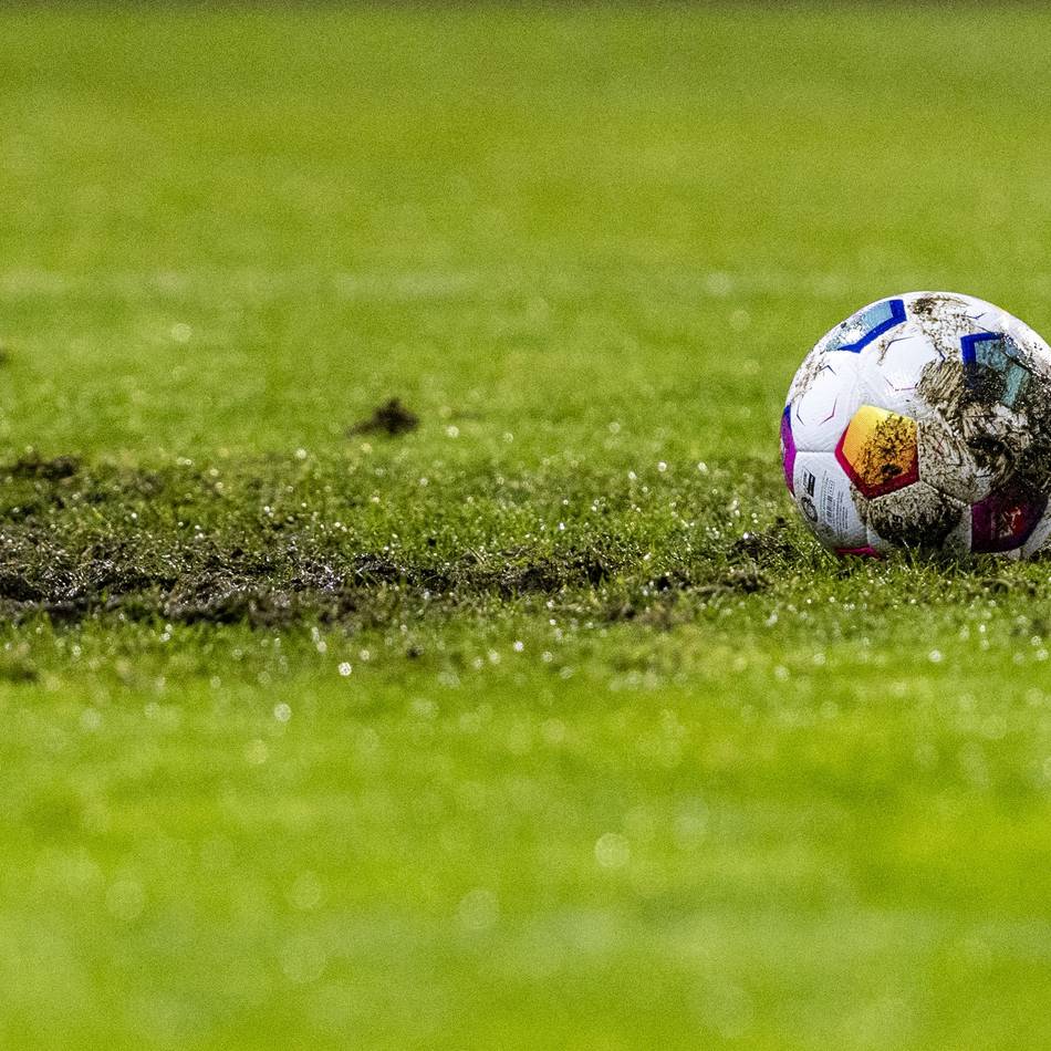 Fußball in Meerbusch: TSV macht letzten Schritt, FCB dreht Spieß um