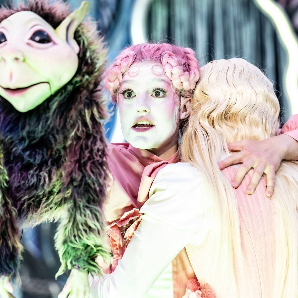 Shakespeares „Ein Sommernachtstraum“ feiert Premiere in Düsseldorf: Wilde Liebesträume unter freiem Himmel