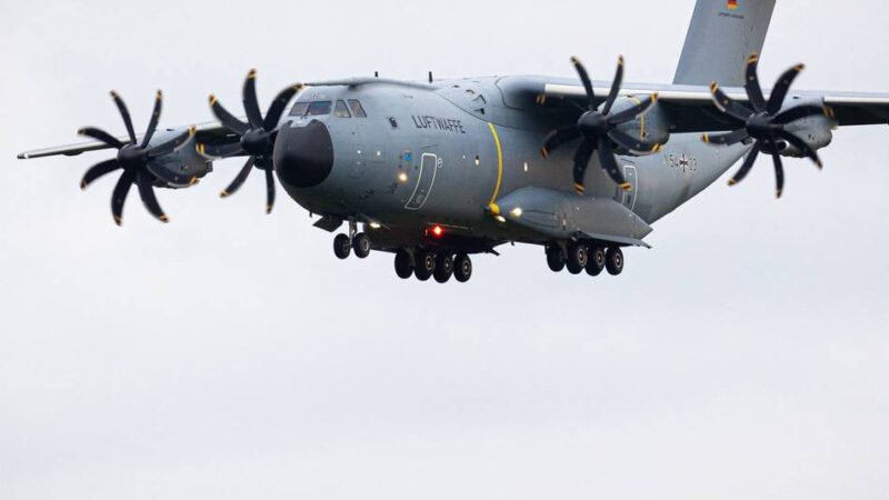 Übungsflug: A-400M im Tiefflug über Xanten