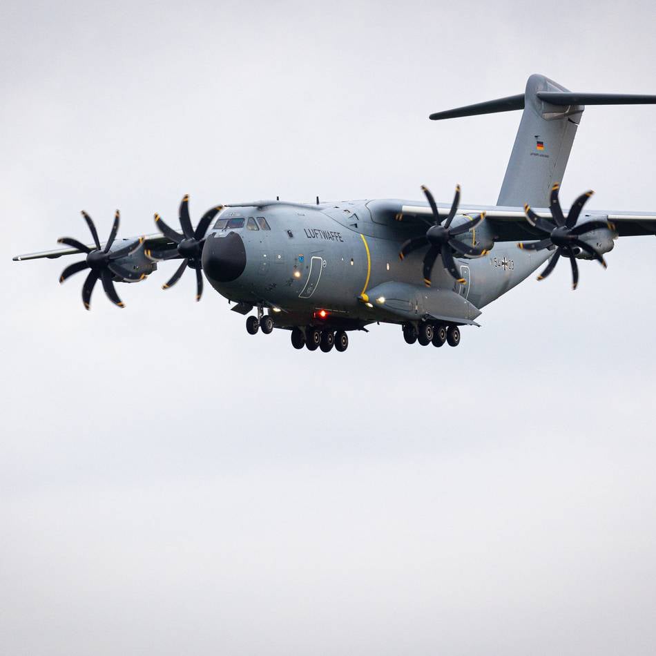 Übungsflug: A-400M im Tiefflug über Xanten