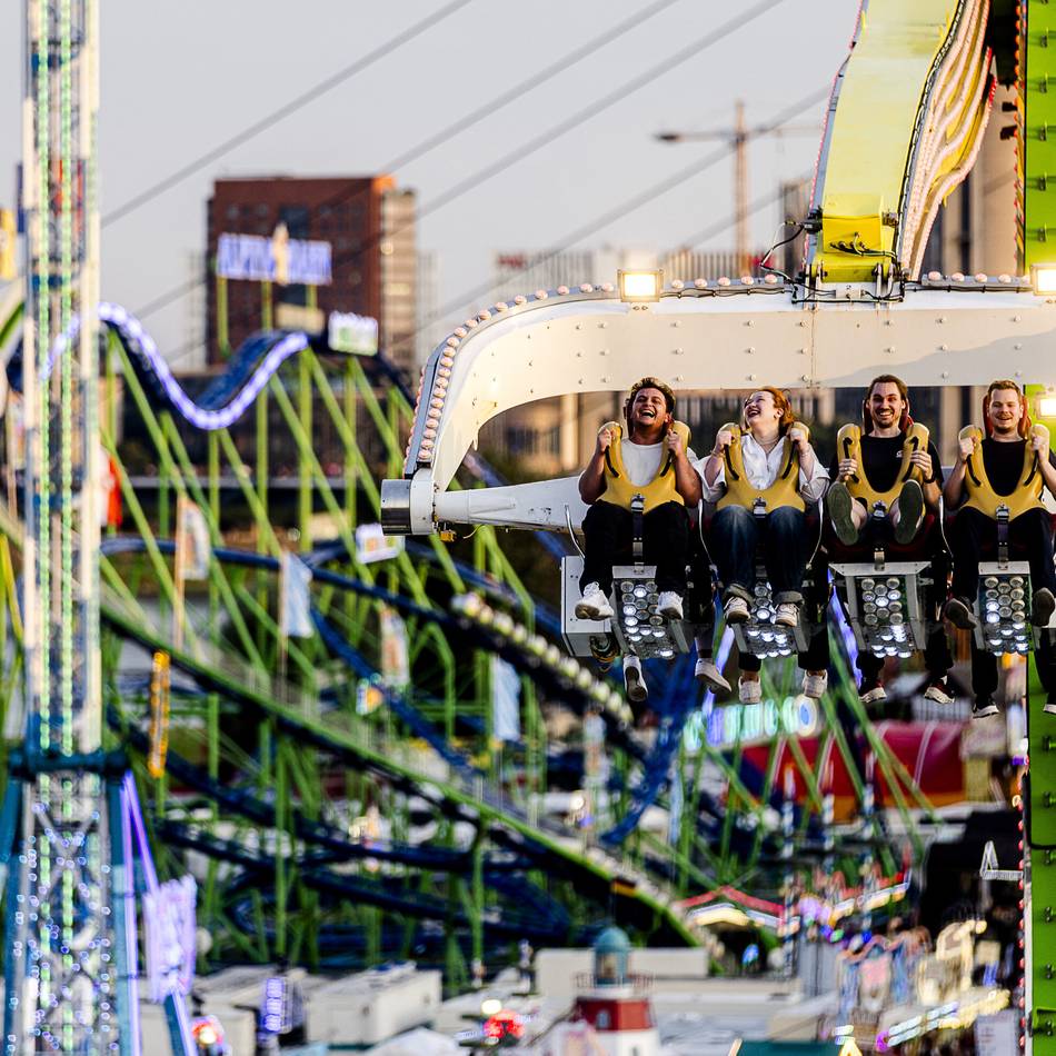 Größte Kirmes am Rhein: Rheinkirmes 2025 in Düsseldorf – Feuerwerk, Neuheiten, Highlights