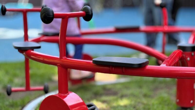 Neue Spielplätze: Fahrrad-Karussell begeistert Kinder in Baumberg