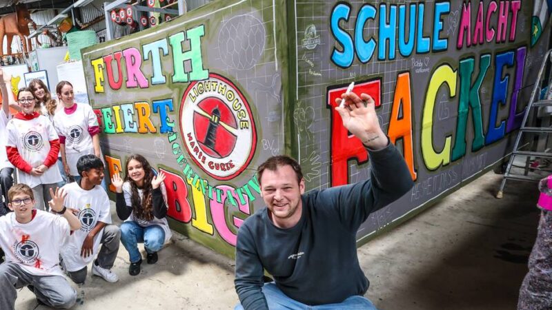 Gemeinschaftsprojekt in Neuss: Schüler bauen Großfackel für das Further Schützenfest