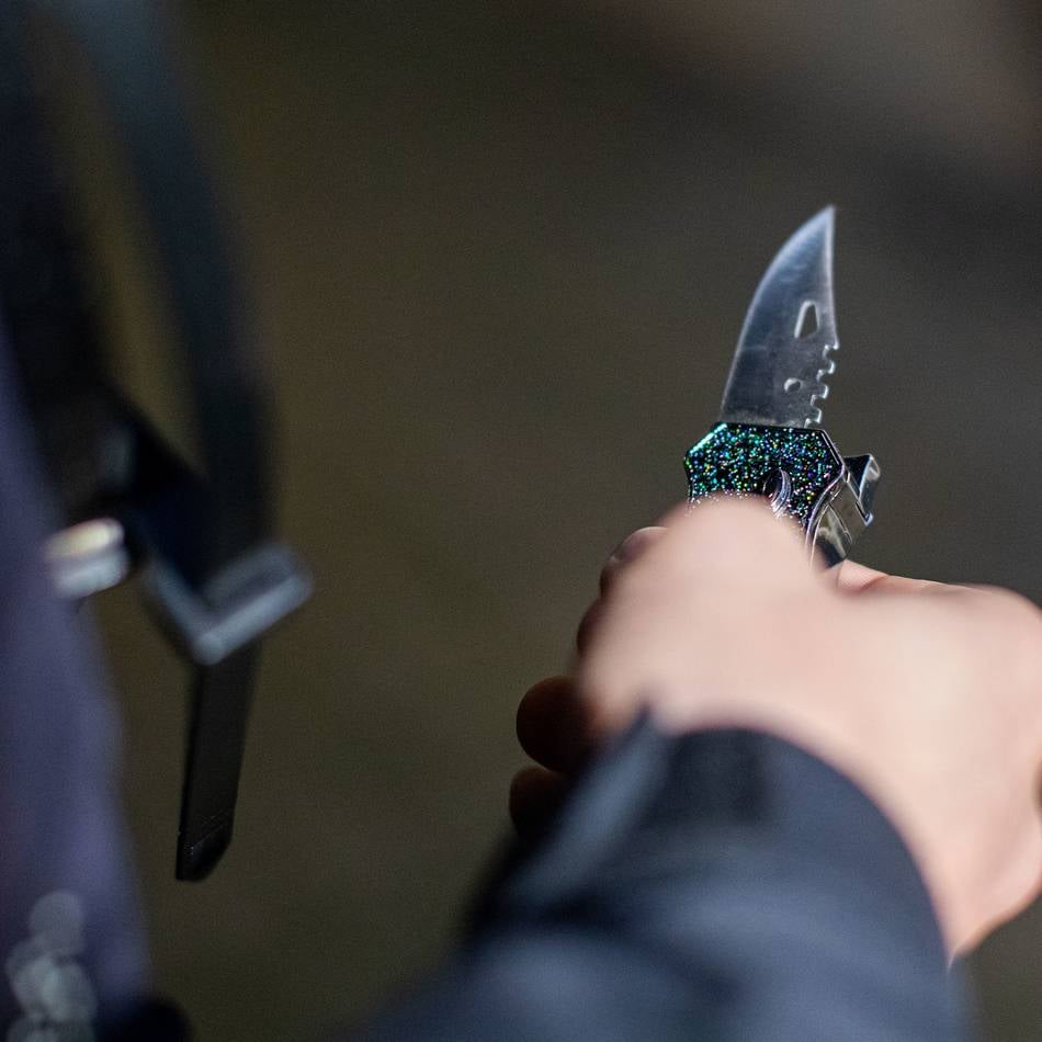 Kriminalpolizei ermittelt: Maskierter überfällt Wettbüro in Wesel mit Messer