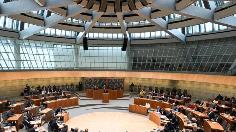 Mitmachen im Jugendparlament: Drei Tage im Parlament mitbestimmen