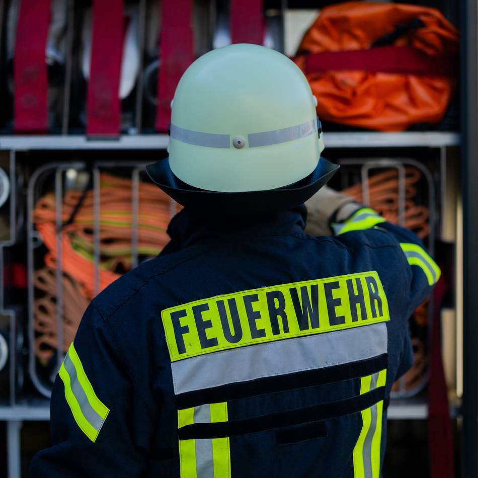 Feuerwehreinsatz in Mönchengladbach: Ein Verletzter nach Werkstattbrand