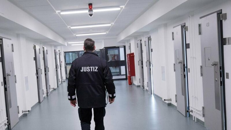 Nach Festnahme Ende April: Missbrauchs-Vorwurf – Musiklehrer (71) aus Dinslaken weiterhin in U-Haft