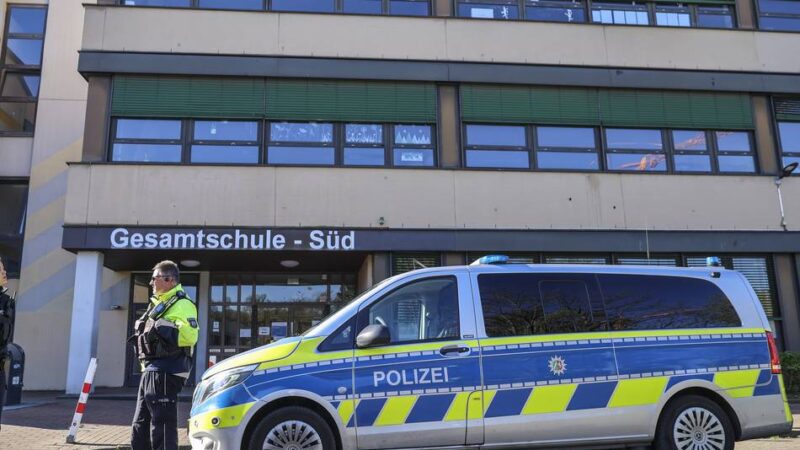 Schulen setzten Unterricht fort: Erneut Drohmails an Duisburger Schulen verschickt – Polizei ermittelt