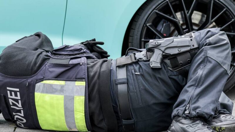 Vier Fahrzeuge sichergestellt: Polizei kontrolliert Raser und Tuner in Jüchen