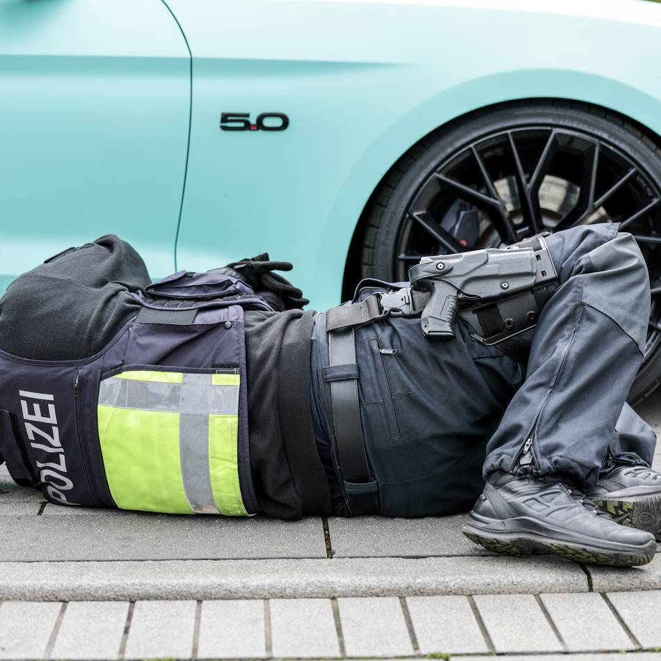 Vier Fahrzeuge sichergestellt: Polizei kontrolliert Raser und Tuner in Jüchen