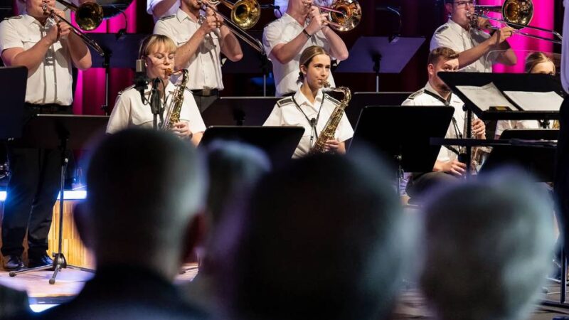 Konzert in Hilden: Bigband der Bundeswehr begeistert mit Swing