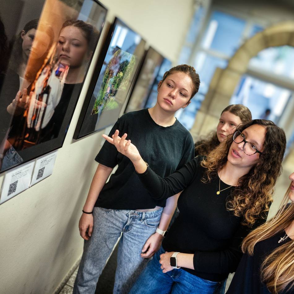 Vernissage im Stadtmuseum Langenfeld: Doppelausstellung über Natur und Selbstporträts im Stadtmuseum