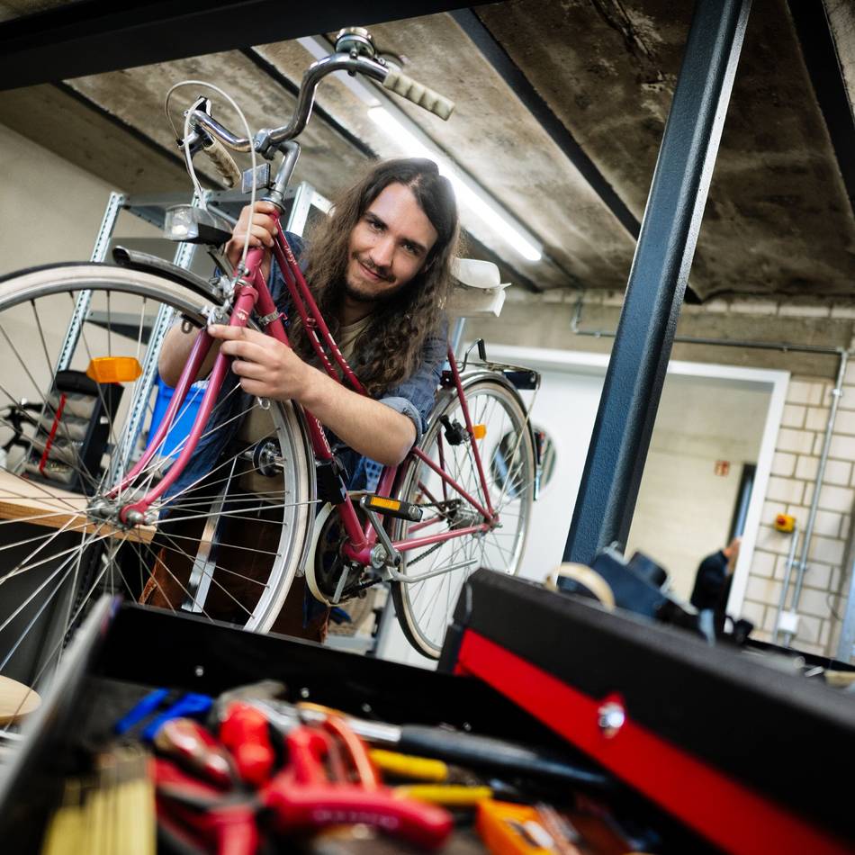 An der Kapellenstraße: Fahrrad-Werkstatt im Monheimer Sojus geht an den Start