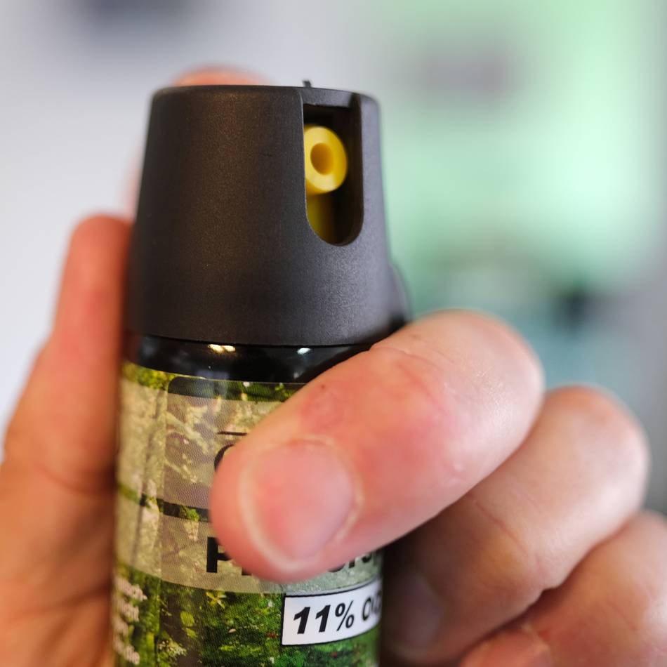 Fahndungen in Mönchengladbach: Reizgas-Angriffe im Bus und an Radstation