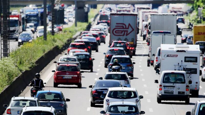 ADAC Grevenbroich gibt Tipps vor Stau-Wochenende: Warum Sightseeing hilft, sicher anzukommen